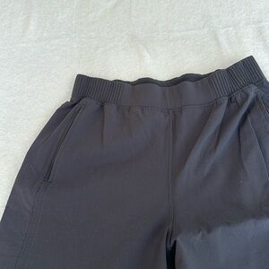 Lululemon Stretch Woven High Tose Cropped Leg Pant- Black - Medium